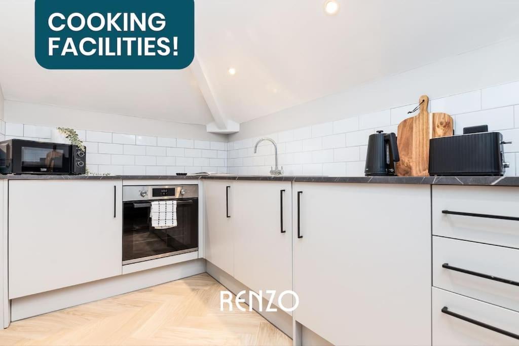 And Beautiful 2-bed In By Renzo, Newly Refurbished, 2 En-suites! Derby