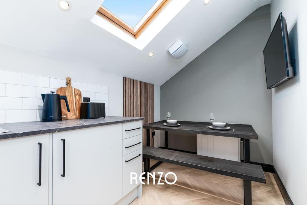 And Beautiful 2-bed In By Renzo, Newly Refurbished, 2 En-suites!