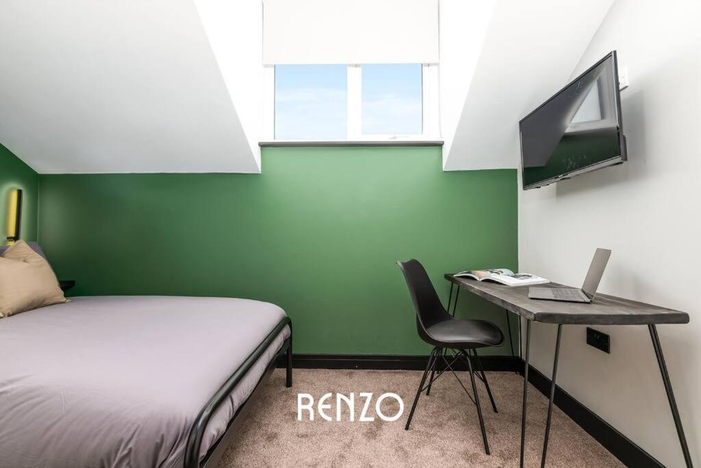 Apartamento And Beautiful 2-bed In By Renzo, Newly Refurbished, 2 En-suites! *
